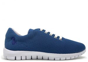 Der 'Corn Runner' Sneaker von thies ® in der Farbe blau ist abgebildet.