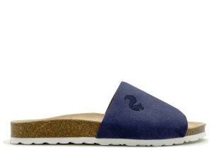 Die 'Eco Pool Slide' Sandale von thies ® mit einem einzelnen breiten Riemen in der Farbe blau ist abgebildet.